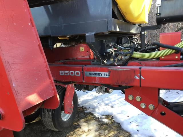 Image of White 8524 equipment image 1