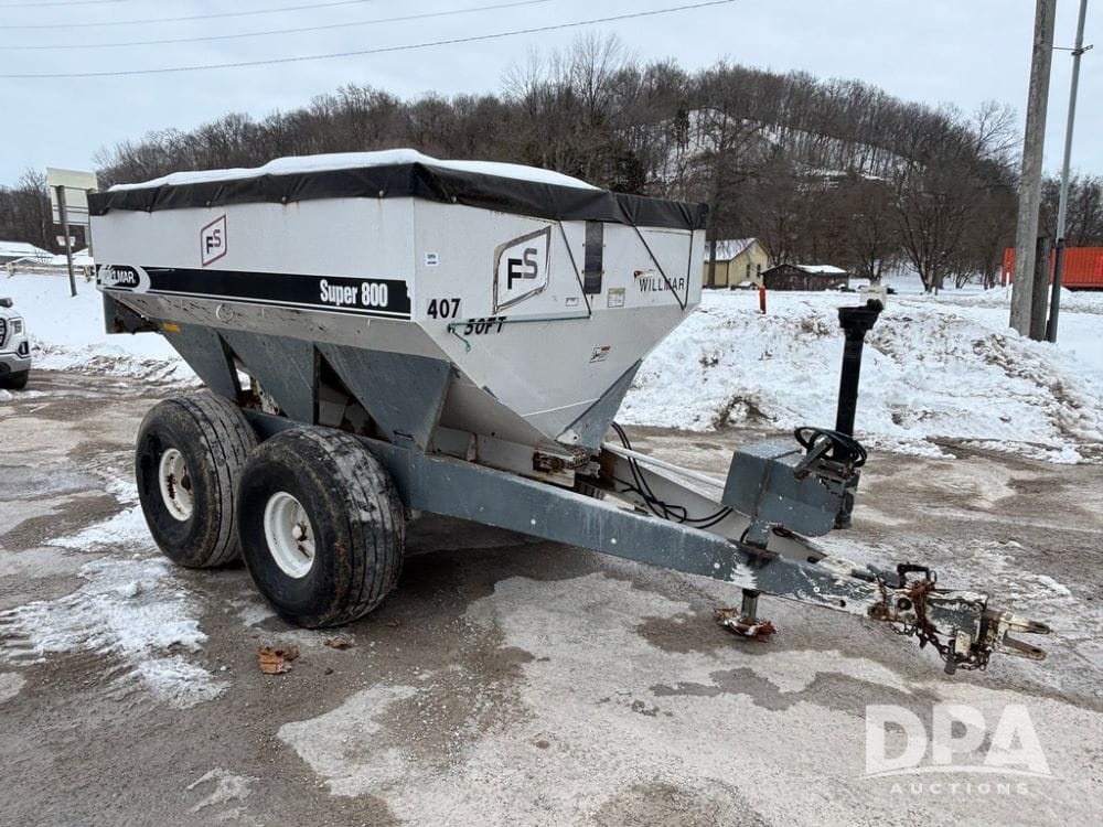 2011 Willmar Super 800 Equipment Image0