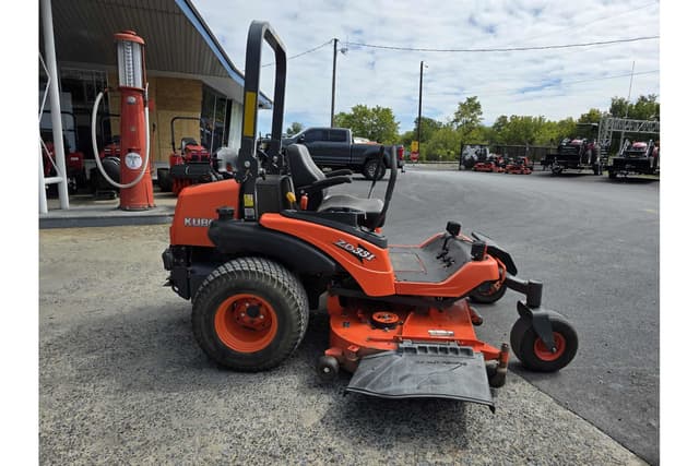 Image of Kubota ZD331 equipment image 3