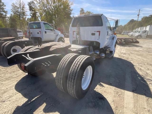 Image of Ford F-750 equipment image 4