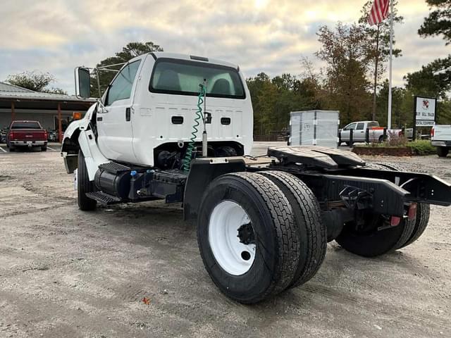 Image of Ford F-750 equipment image 2