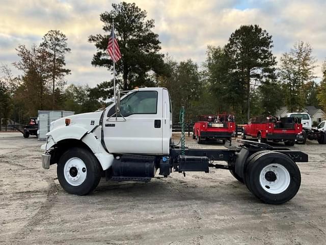 Image of Ford F-750 equipment image 1