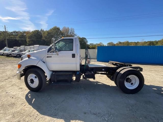 Image of Ford F-750 equipment image 3