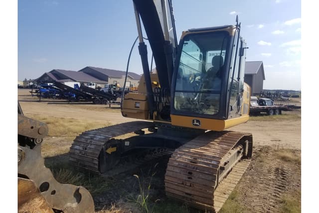 Image of John Deere 160D LC equipment image 3