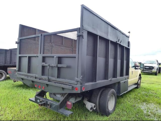 Image of Ford F-350 equipment image 2