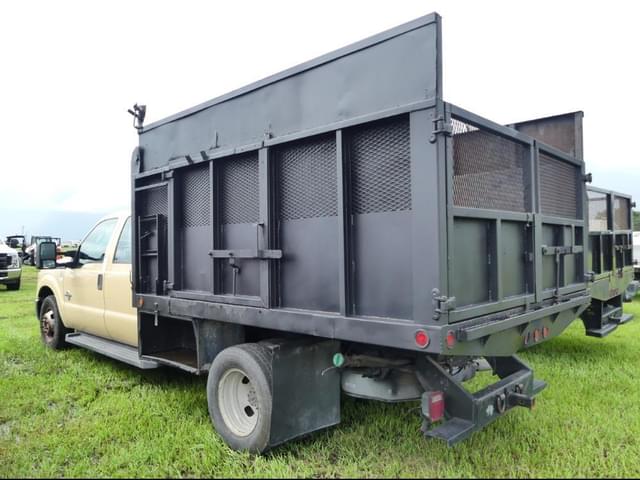 Image of Ford F-350 equipment image 3