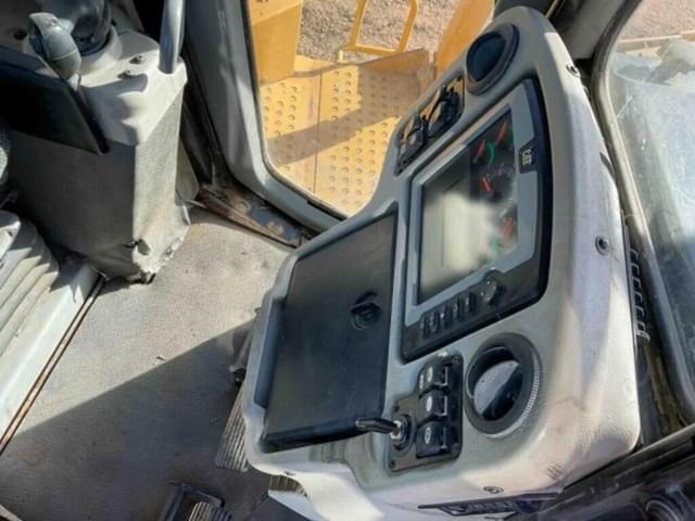 Image of Caterpillar D6T XL equipment image 3