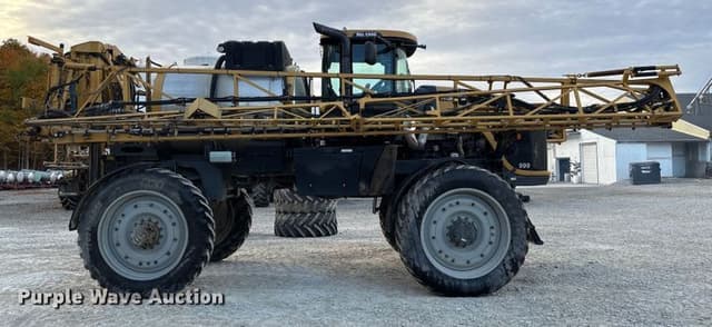 Image of RoGator RG1300 equipment image 3