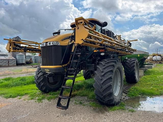 Image of RoGator RG1100 equipment image 3