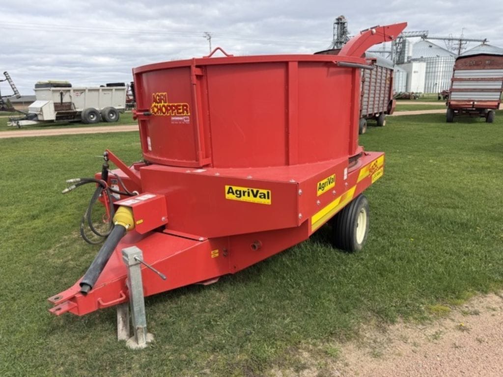 2012 AgriVal 5600 Equipment Image0
