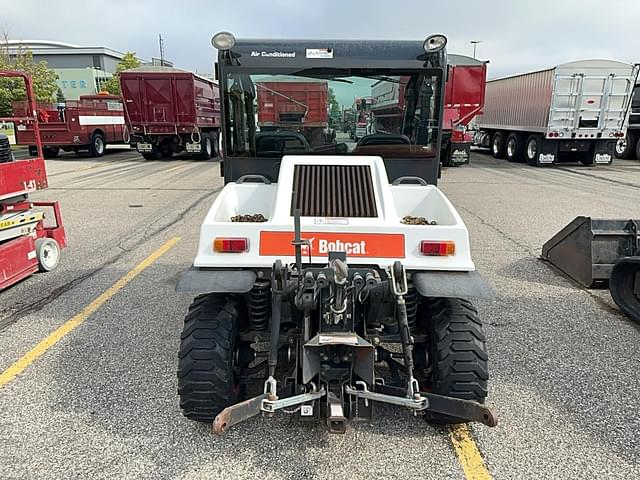 Image of Bobcat Toolcat 5610 equipment image 4