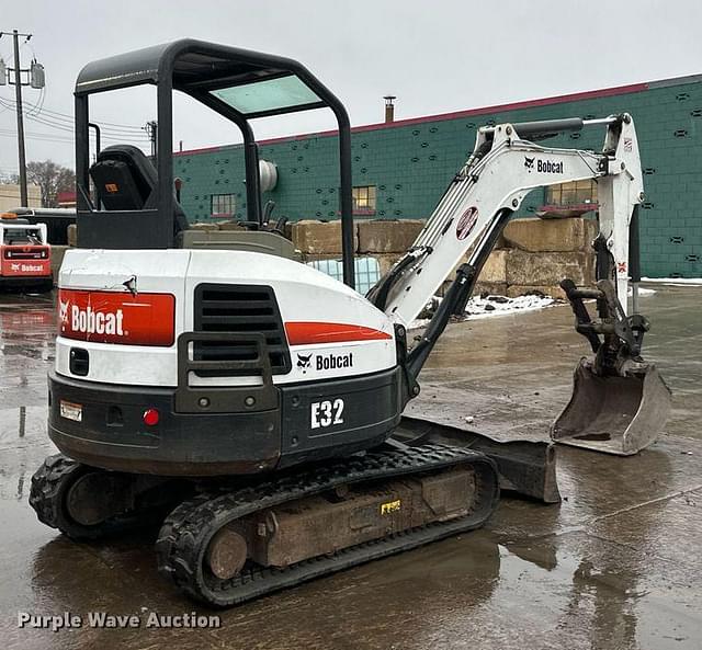 Image of Bobcat E32 equipment image 4