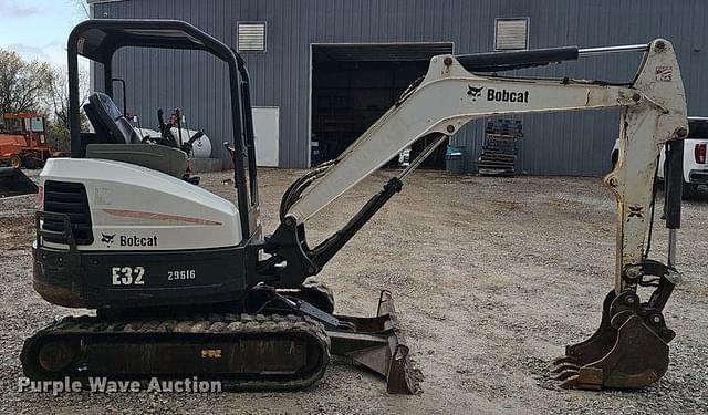 Image of Bobcat E32 equipment image 3