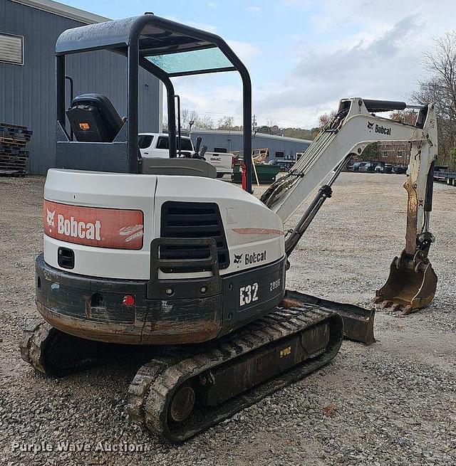 Image of Bobcat E32 equipment image 4