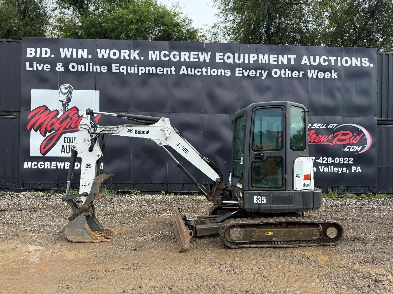 2012 Bobcat E35 Equipment Image0