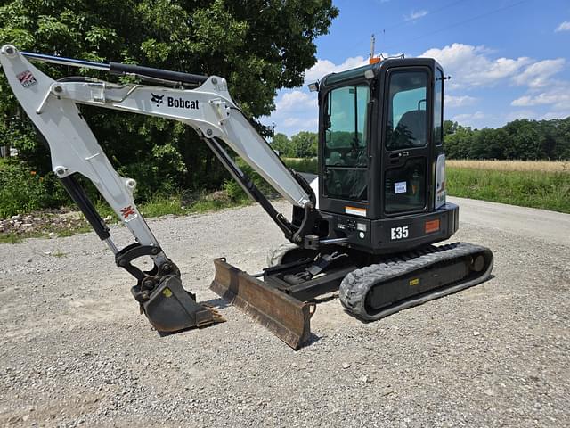 Image of Bobcat E35 equipment image 4