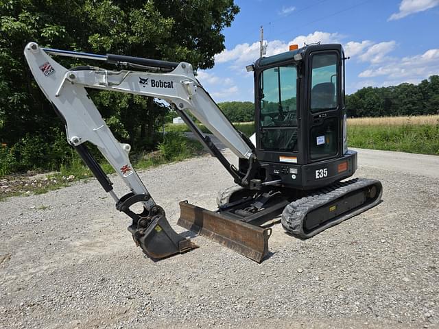 Image of Bobcat E35 equipment image 3