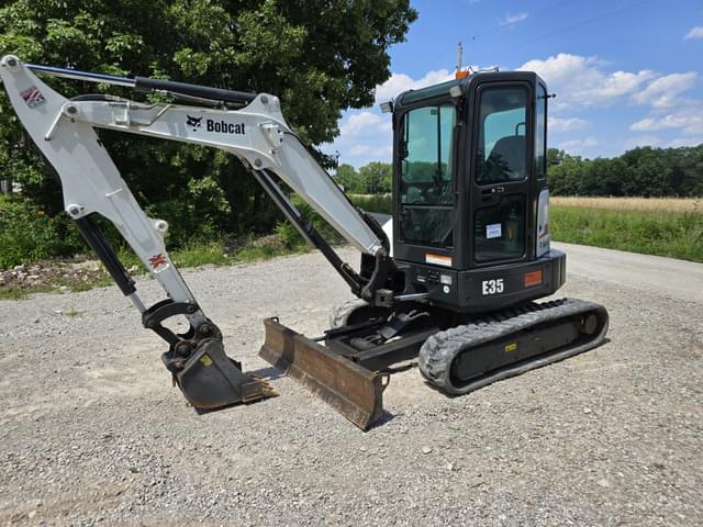 Image of Bobcat E35 equipment image 4