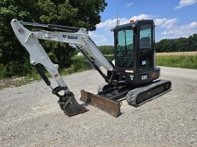 Image of Bobcat E35 equipment image 3