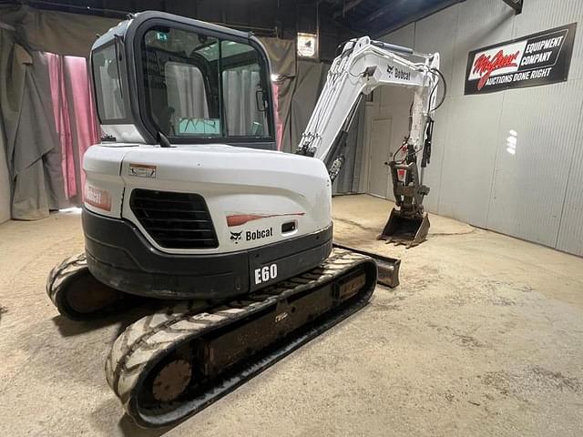 Image of Bobcat E60 equipment image 4