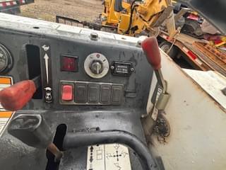 Image of Bobcat MT52 equipment image 3