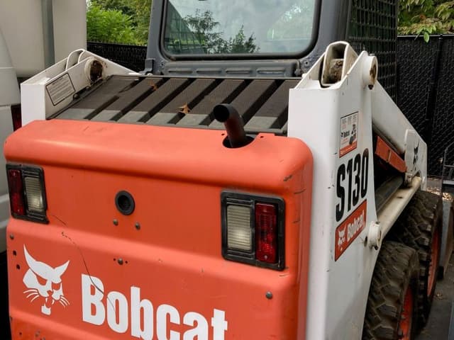 Image of Bobcat S130 equipment image 4