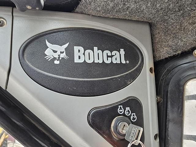 Image of Bobcat S205 equipment image 4