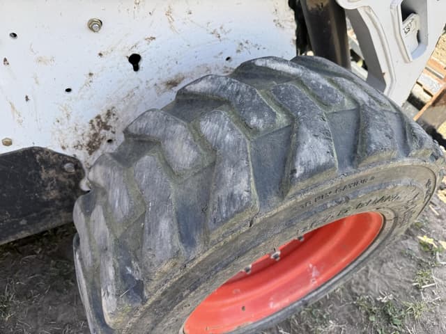 Image of Bobcat S205 equipment image 4
