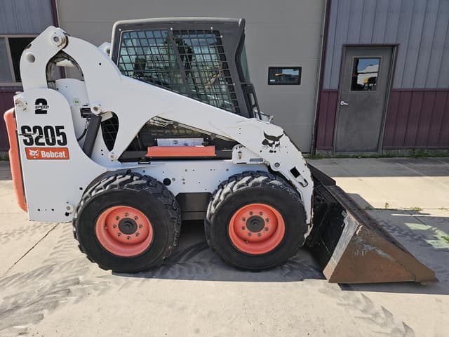 Image of Bobcat S205 equipment image 1