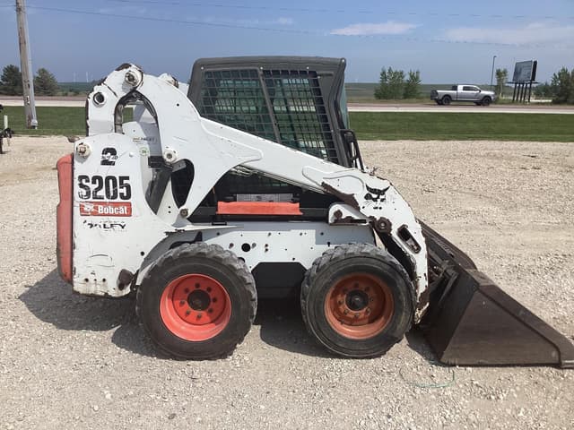 Image of Bobcat S205 equipment image 1