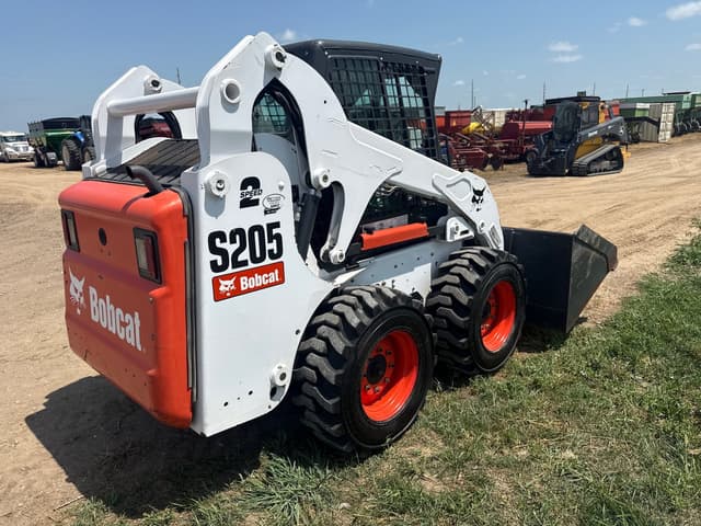 Image of Bobcat S205 equipment image 4