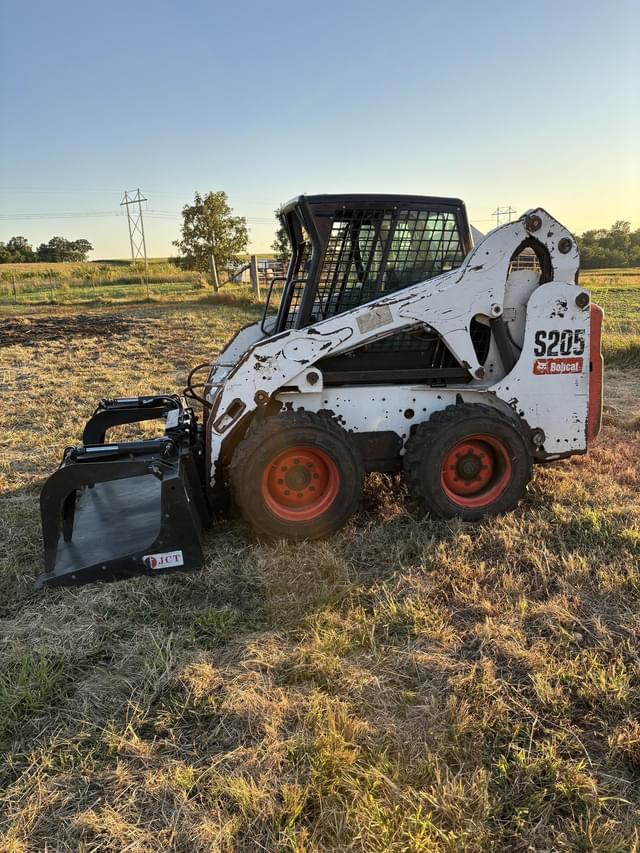 Image of Bobcat S205 equipment image 2