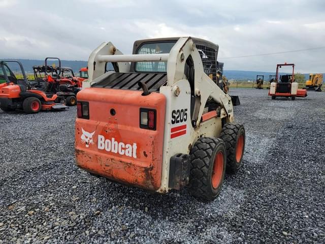 Image of Bobcat S205 equipment image 4