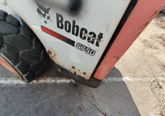 Image of Bobcat S750 equipment image 2