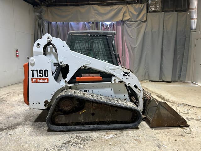 Image of Bobcat T190 equipment image 4