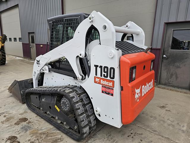 Image of Bobcat T190 equipment image 3