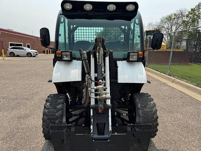 Image of Bobcat Toolcat 5600 equipment image 2