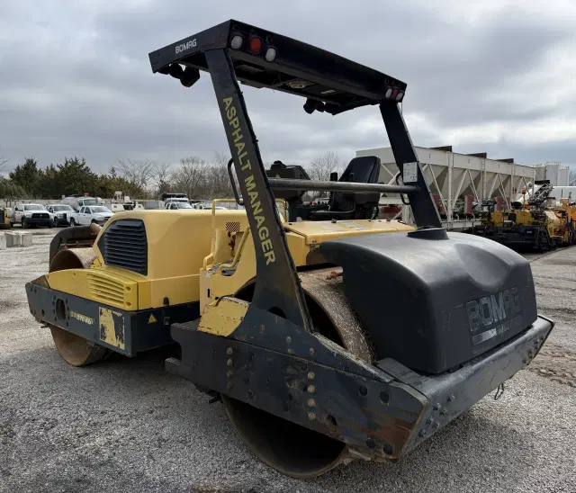Image of Bomag BW278AD equipment image 4
