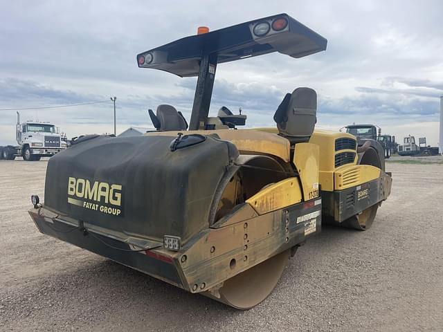 Image of Bomag BW-284AD equipment image 2