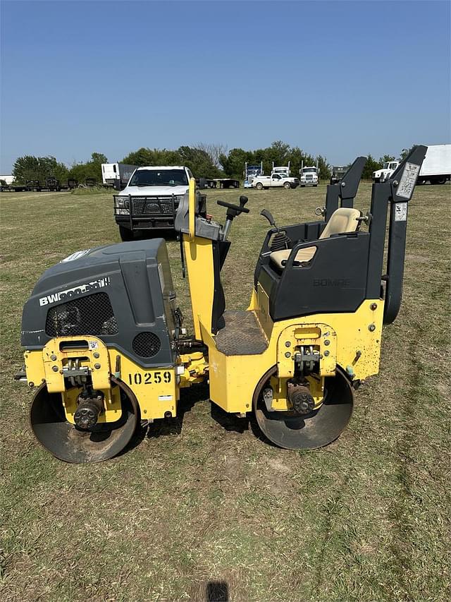 Image of Bomag BW900-50 equipment image 2