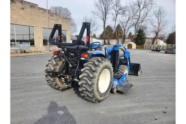 Image of New Holland Boomer 35 equipment image 2