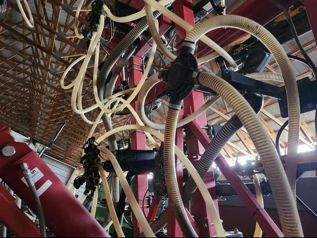 Image of Bourgault 3320 equipment image 4