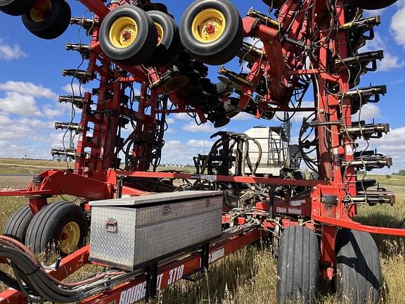 Image of Bourgault 3710 equipment image 2