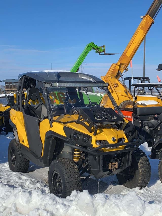 Image of Can-Am Commander XT equipment image 2