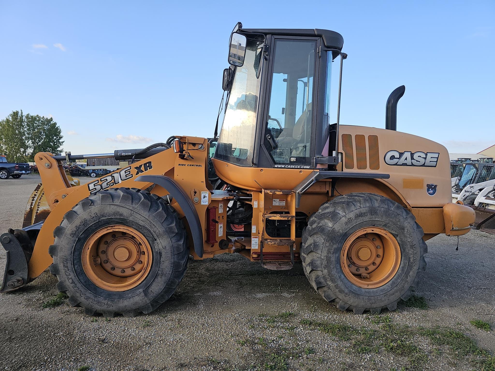 2012 Case 521E Equipment Image0