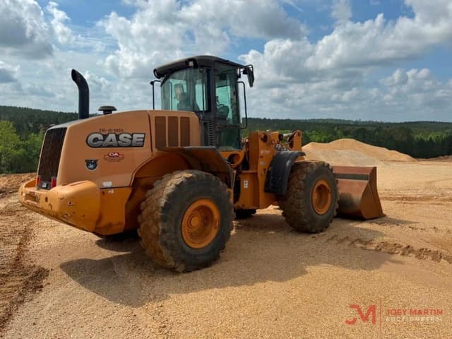 Image of Case 821F equipment image 2