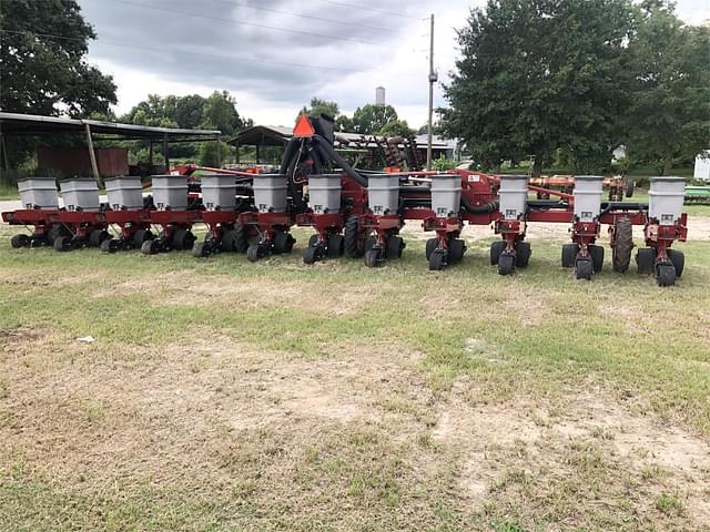 Image of Case IH 1230 equipment image 1