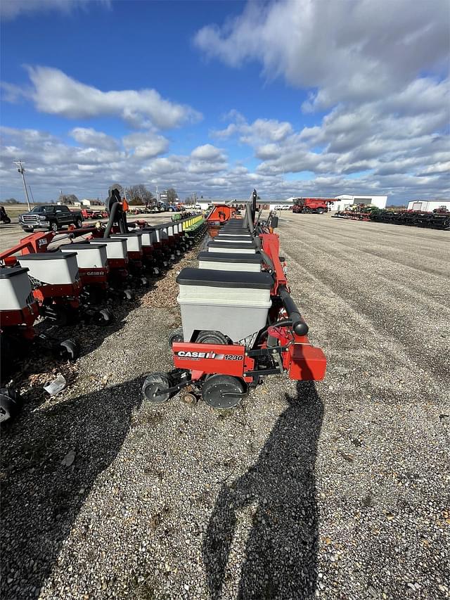 Image of Case IH 1230 equipment image 3