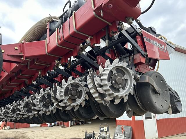 Image of Case IH 1240 equipment image 3