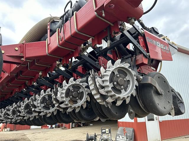 Image of Case IH 1240 equipment image 2